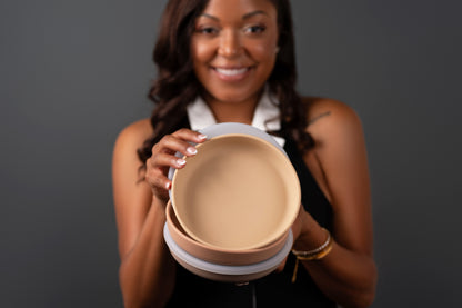 Woman holding a stack of silicone plates against a lid

